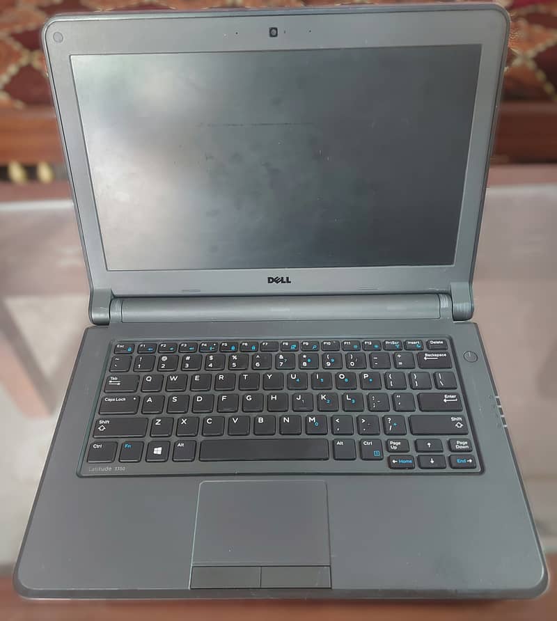 Dell Latitude 3350 0