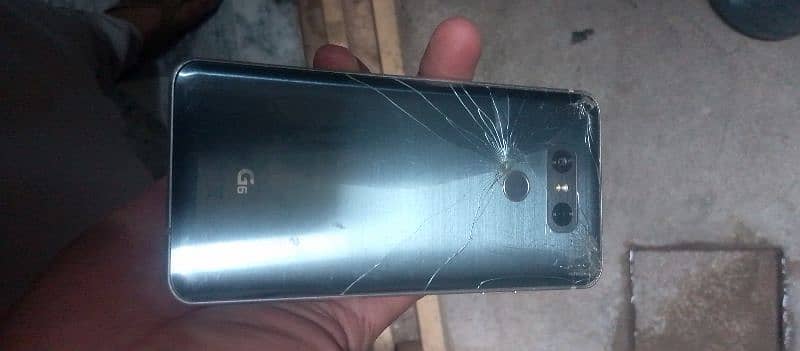 lg g6 thinq only back glas crack 0