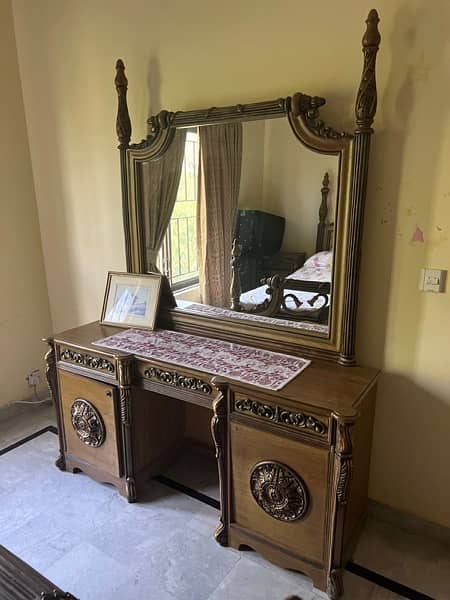 Solid Wood Antique Bedroom Set Perfect Condition 1