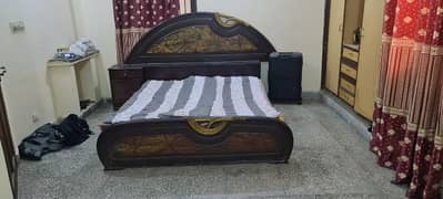 BED AVALIBLE REASONABLE PRICE