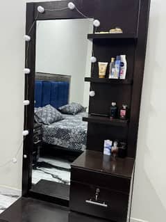 Dressing table with vanity lights