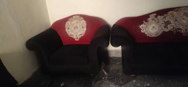 Used like new Sofa Set in black and red color 3+2+1 1