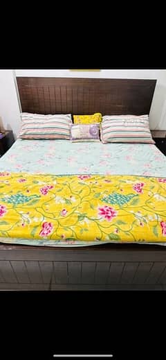 Bed set with dressing table and side tables