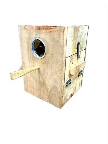 MASTER Parrot cage in heavy guage is available with nest box 3