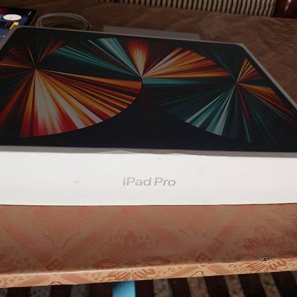 APPLE IPAD PRO 12.9  ( 5TH GENERATION) M1 CHIP 8GB RAM 128 GB STORAGE 3