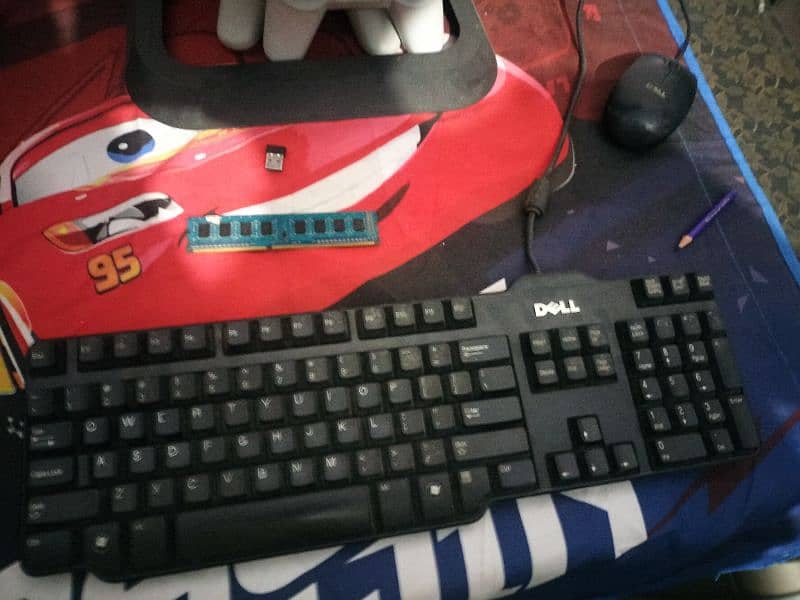 gaming pc with keyboard mouse 2