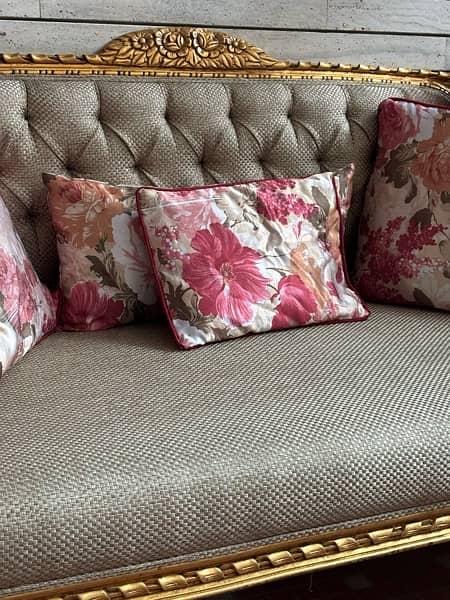 Mint condition Gold painted classic sofa 1