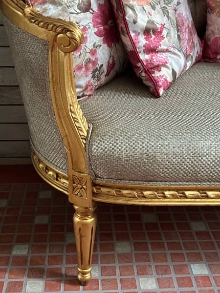 Mint condition Gold painted classic sofa 2
