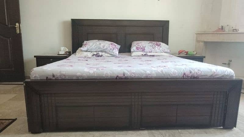 Double Bed with side tables 0