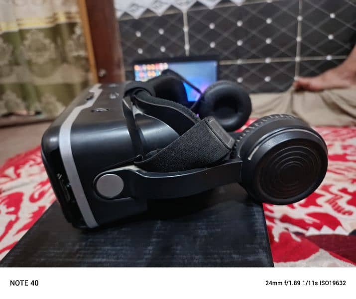 VR Shinecon virtual reality glasses with controller 2