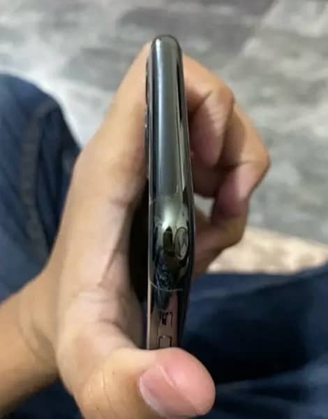 IPhone 11 Pro Max 256GB  PTA 88% Battery 2