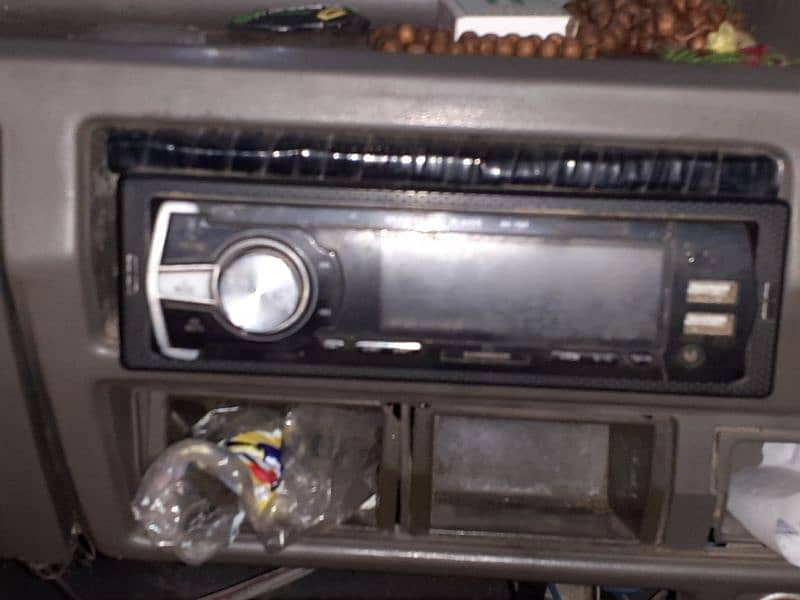 suzuki bolan ky liye MP3 and speakers in good condition with wood 2