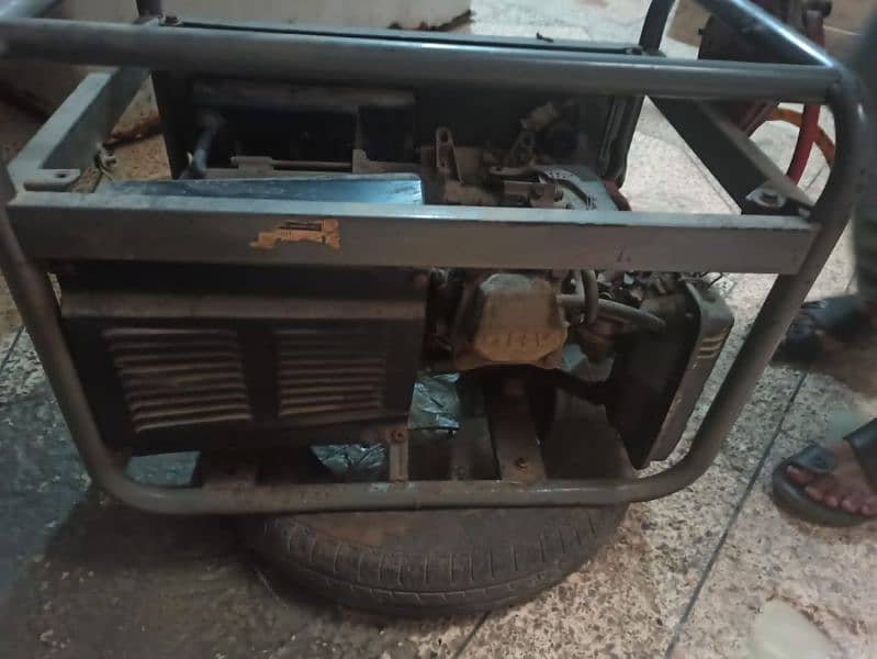 I'm a gander for arjunt sale homa used generator 03152444081 5