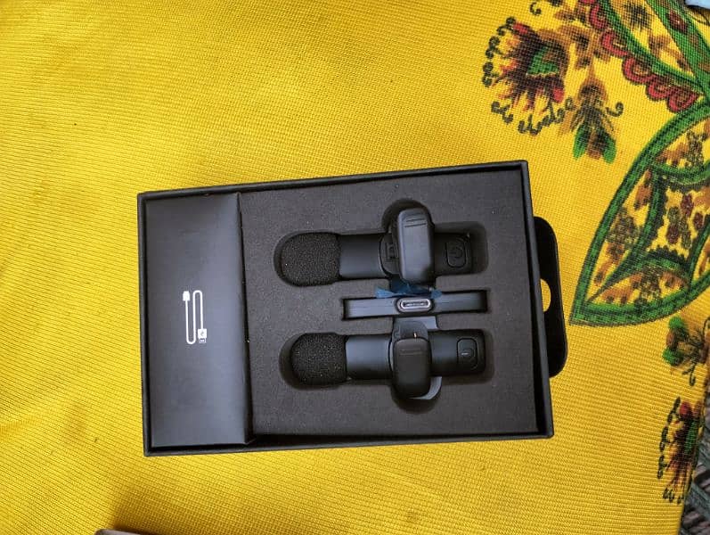 Wireless Microphones Dual
Use 2 month for sale new 1