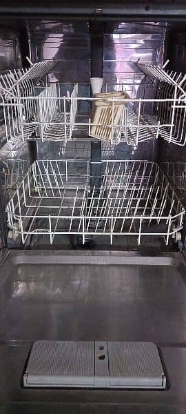 Kelvinator Dishwasher good condition reasonable price 2
