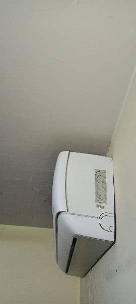 home age A/c 2.0 Ton hot and coll 2