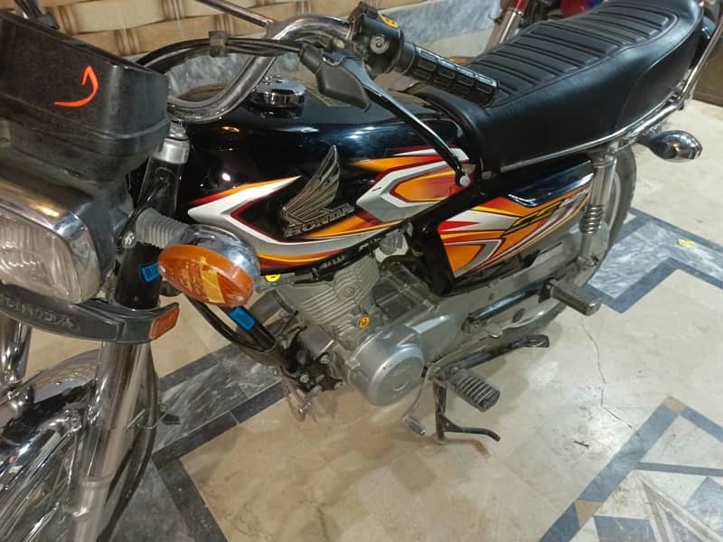 i am selling my honda 125 black colour 2