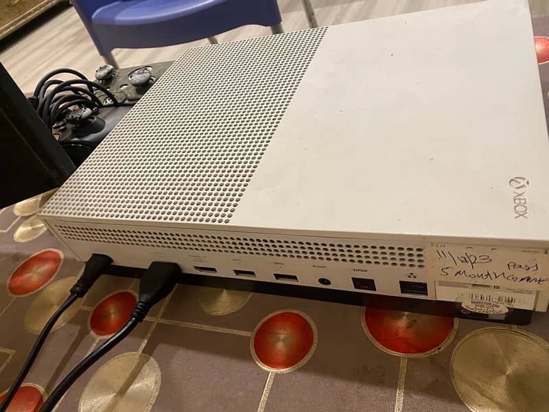 Xbox One S 1TB 10/10 condition 3