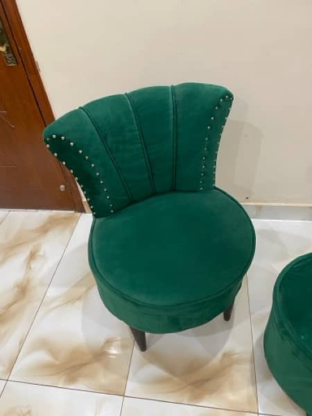 2 seater chairs along with table in best condition URGENT SALE!!!!!!! 6