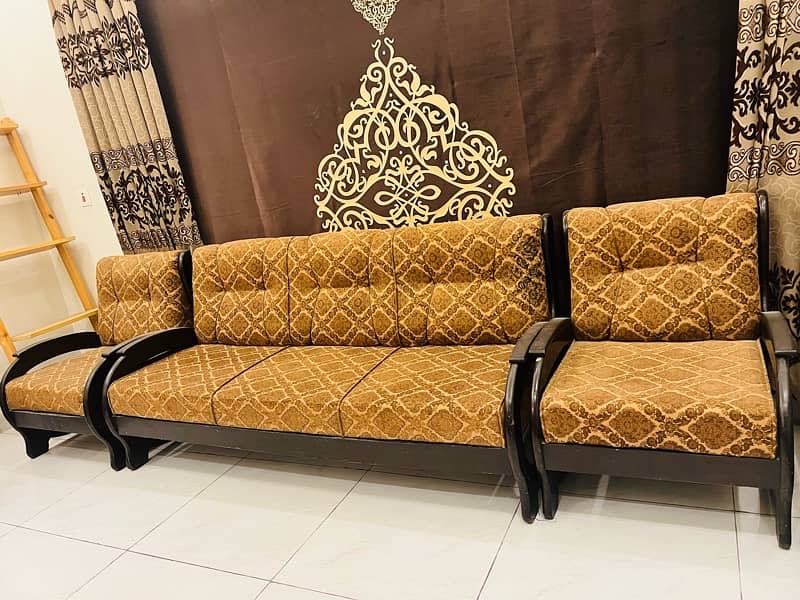 7 seater Sofa in good condition 0