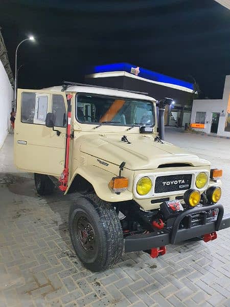 Toyota Land Cruiser 1982 2