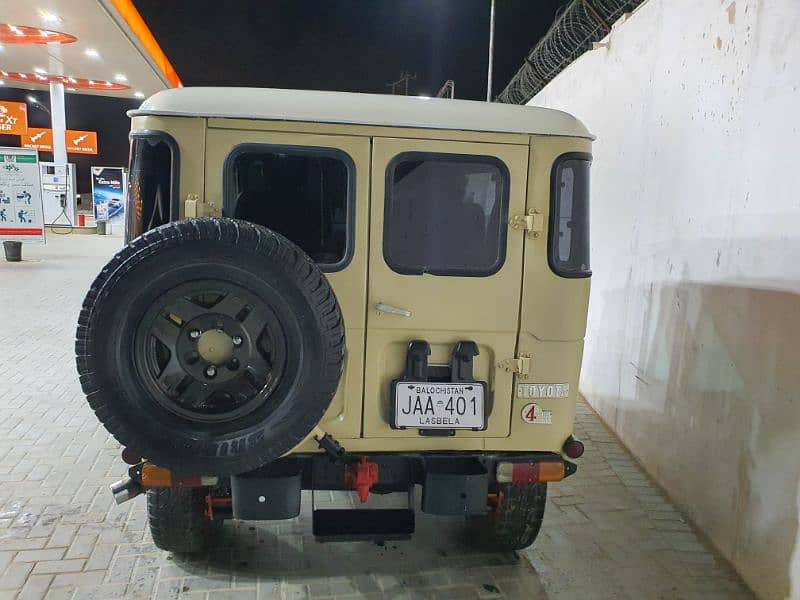 Toyota Land Cruiser 1982 4