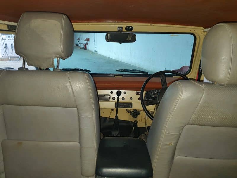 Toyota Land Cruiser 1982 13