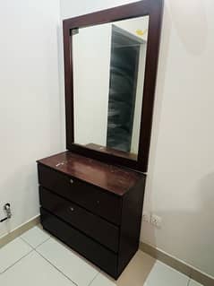 good condition dressing table 0