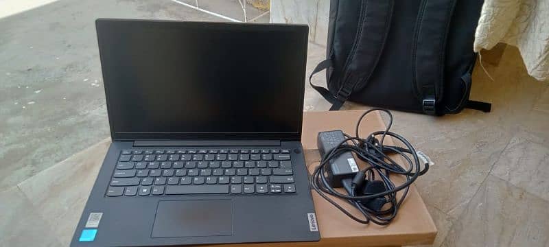 New lenovo laptop in 10/10 condition 5