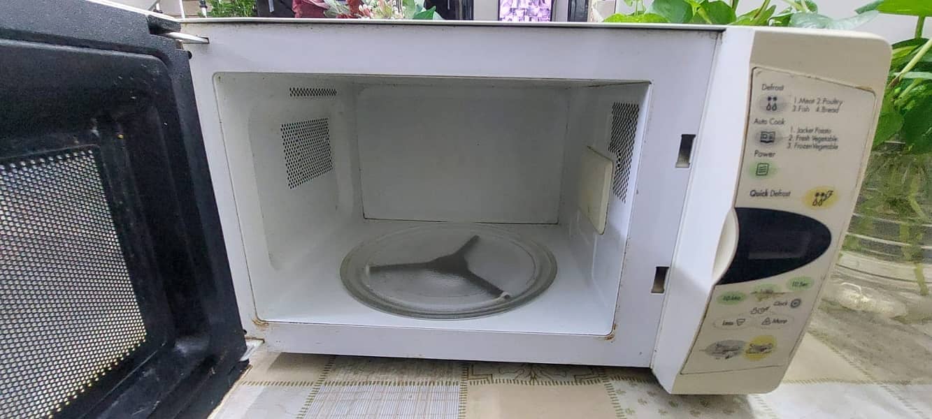 LG MS-194W Microwave Oven (19 Litre) 1