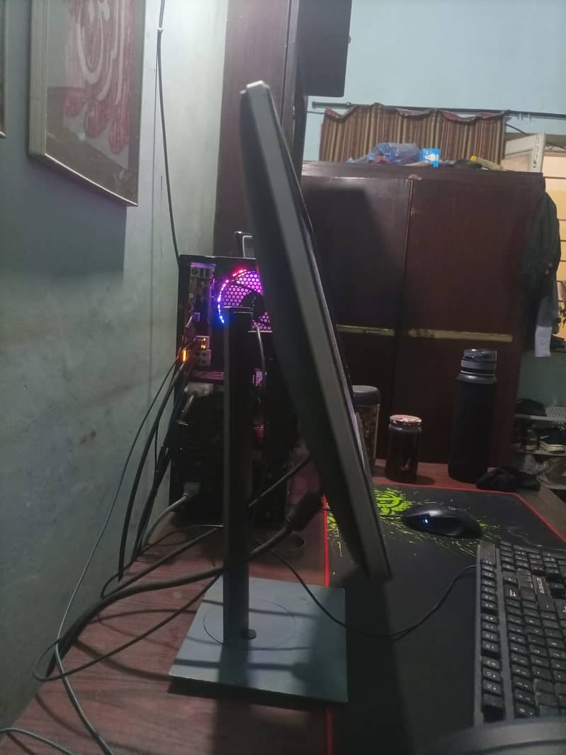 GAMING PC with monitor 2