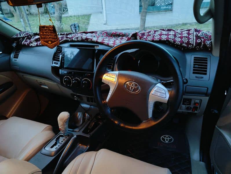 Toyota Fortuner V 2014 9