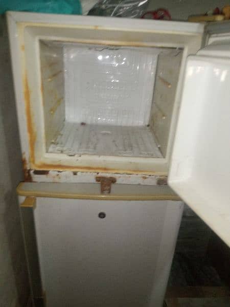 Dowlance used fridge for Dale 2