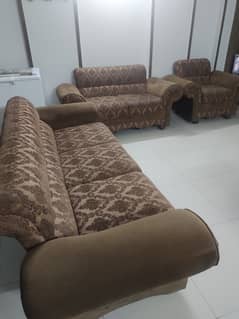 7 Seater Elegant Sofa Set in Good Condition - Great Price!