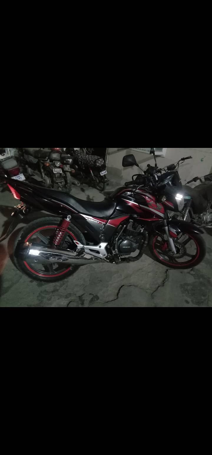 Honda CBR 150R 2017 3