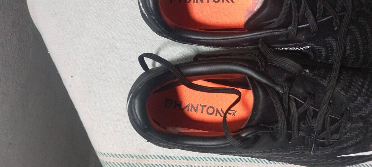 Nike Phantom GX Academy FG Football Shoes - Size UK 7 (Like New) 12