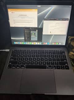 Macbook pro 2017 8 GB 256 GB grey