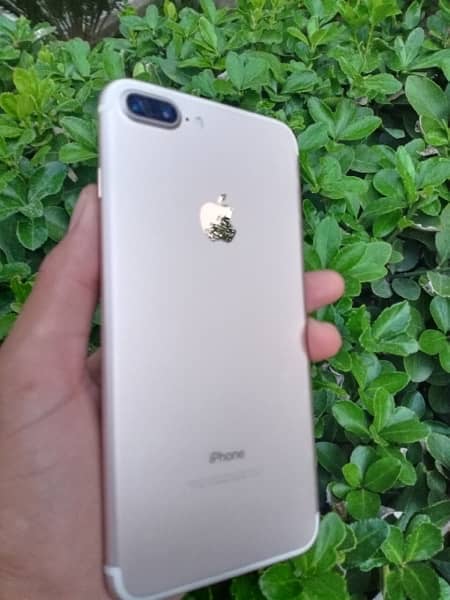 iPhone 7 Plus 128 GB PTA approved come WhatSapp if you are interested! 2