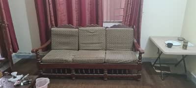 5 SEATER WOODEN SOFA NEAT & CLEAN
