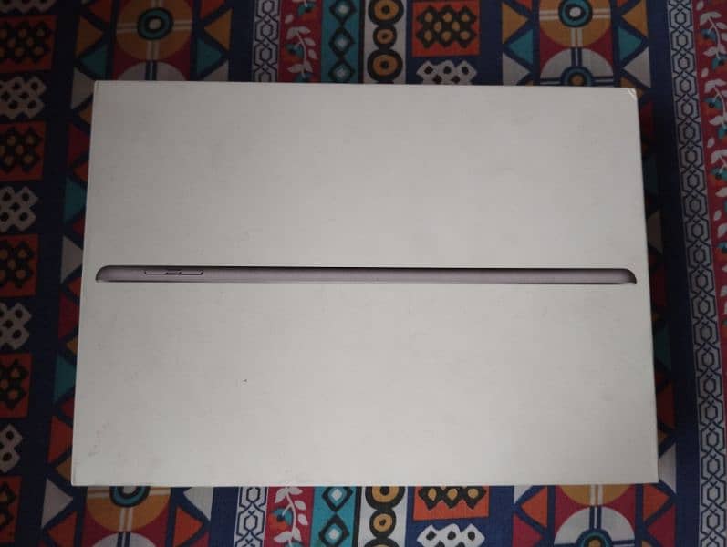 iPad 6th generation (128 GB), with box and original adapter 0