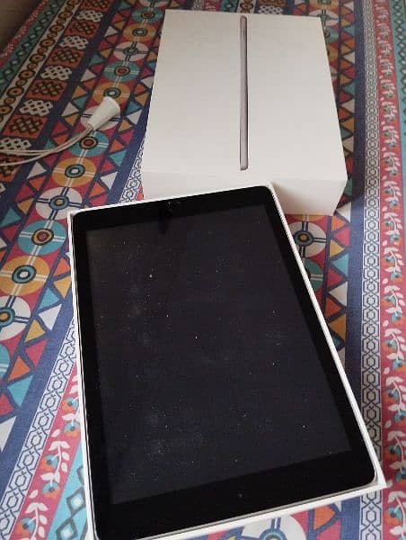 iPad 6th generation (128 GB), with box and original adapter 1