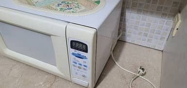 Full Size Microwave Oven 0