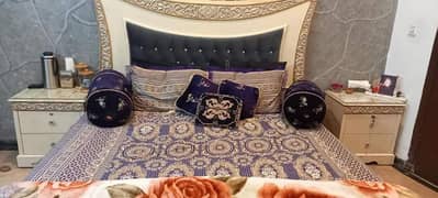 Bed set with showcase and dressing table