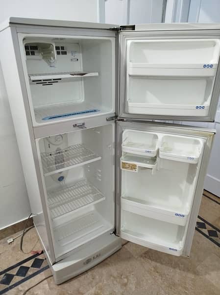 LG non frost refrigerator 0