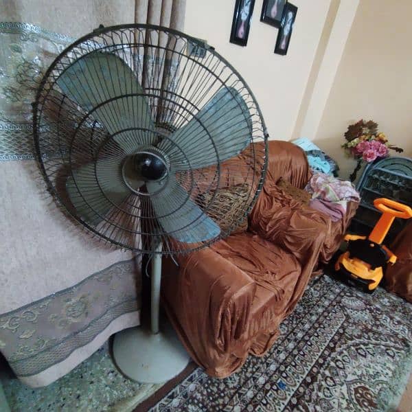 pedestal fan / standing fan 1