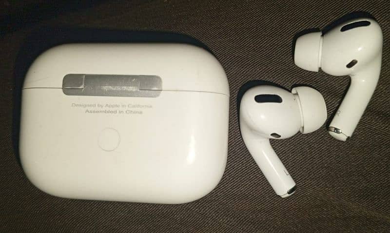 Apple airpods pro A2084 1st Generation 1