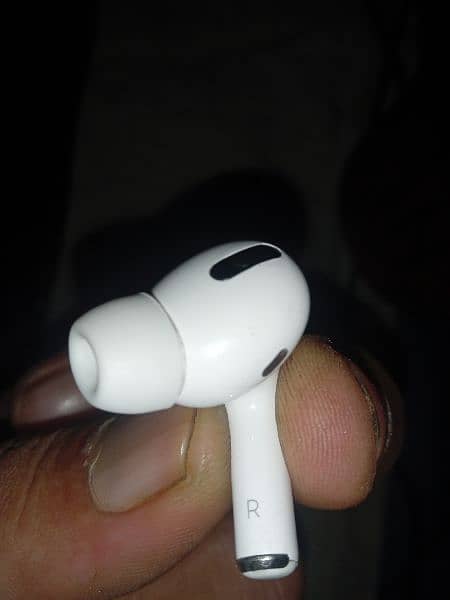 Apple airpods pro A2084 1st Generation 4