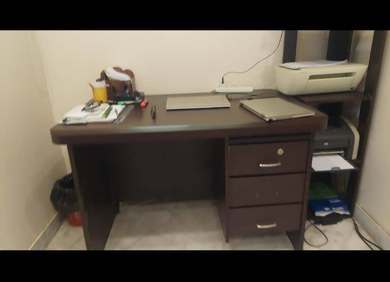 attractive 11/11 sale study table in Excellent condition 1