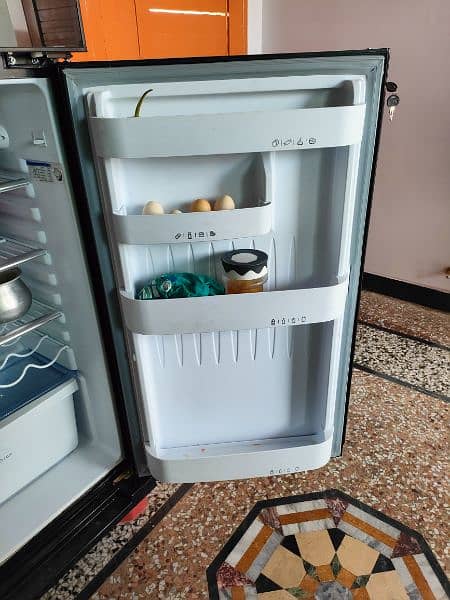 orient fridge in lush and new condition 2