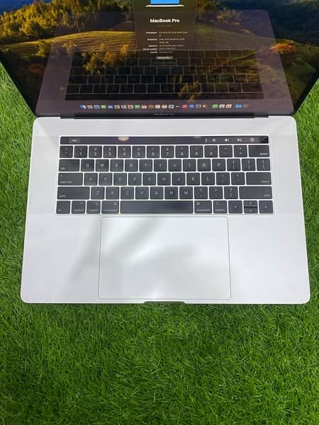 Apple MacBook Pro 2019 15” 32GB RAM | 512GB SSD  Touchbar Core i7 US 1